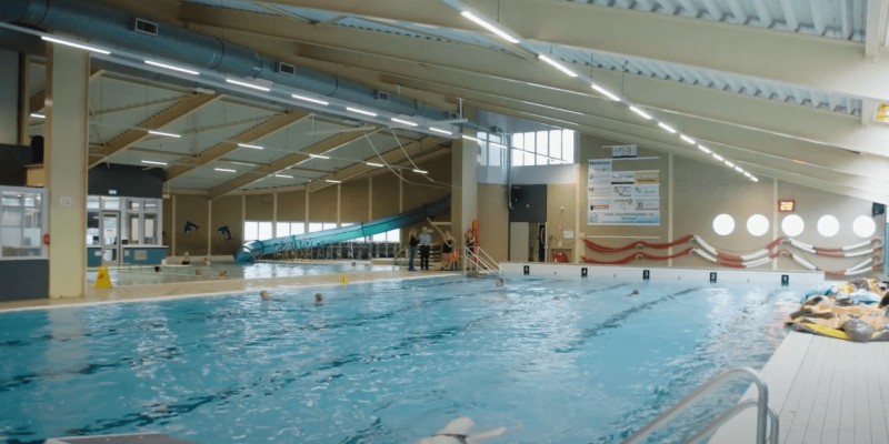 Warmtepompen en zonnecollectoren maken zwembad de Swaneburg CO2-neutraal